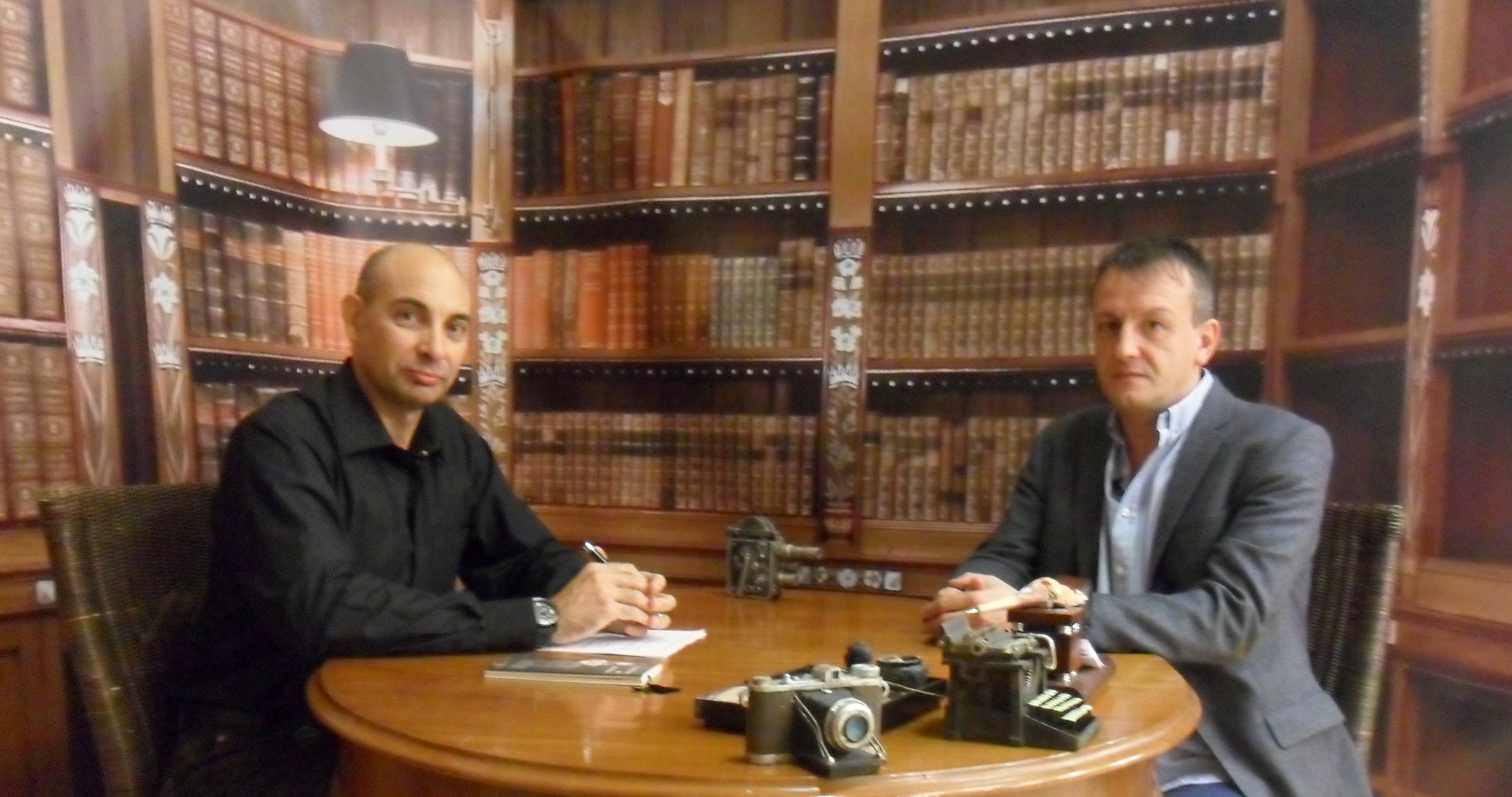Programa nº 12 de 'El Lobo Estepario'. De izda. a dcha: Raúl Tristán con Fernando Rivarés.