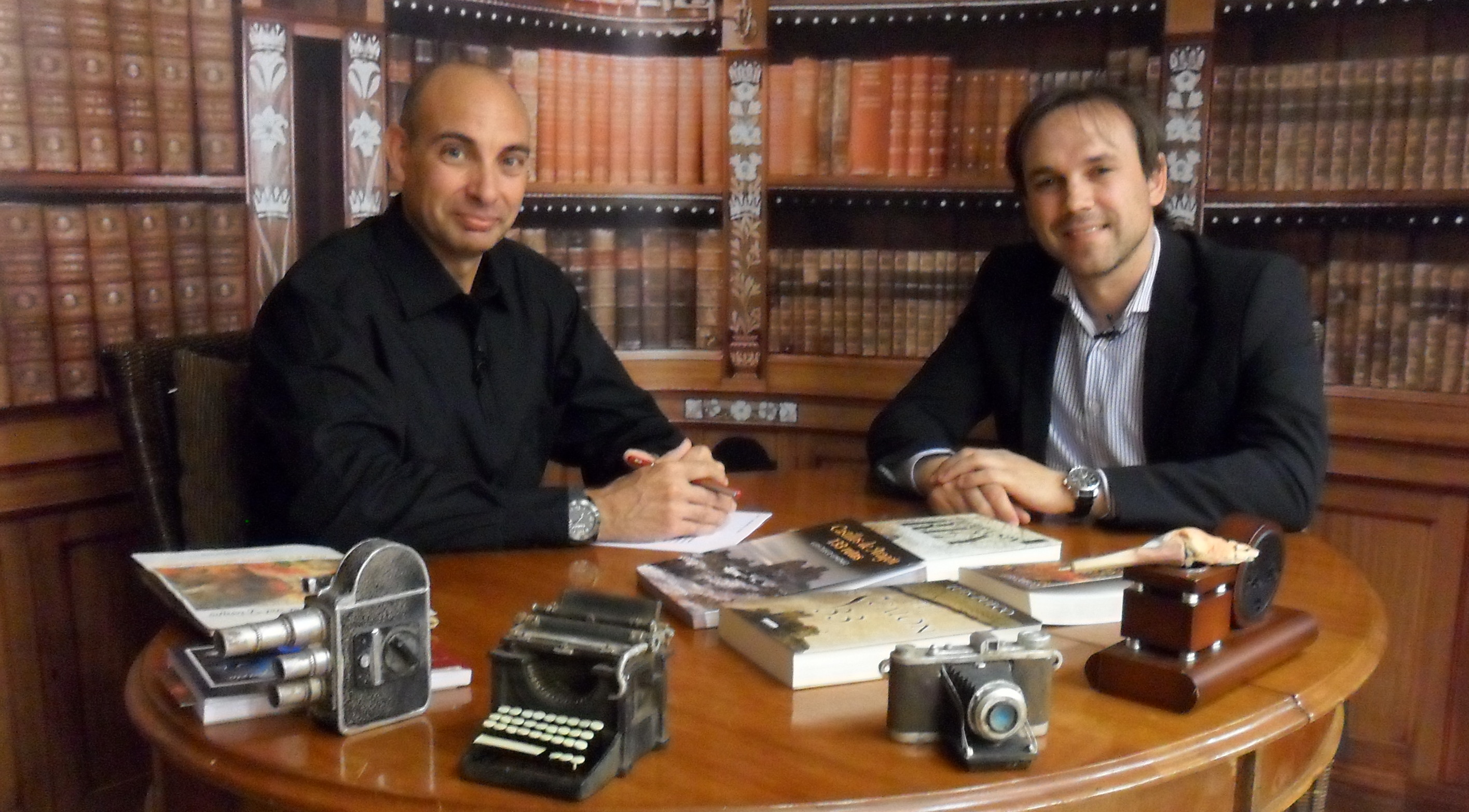 Raúl Tristán (izda.) entrevista a Luis Zueco (dcha.) en 'El lobo Estepario'
